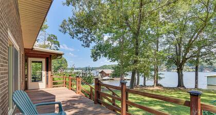 On Lake Tillery: Spacious Home w/ Screened Porch!