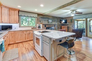 House (4 Bedrooms) | Interior