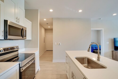 Commute to Fort Worth: Newly Built Apt w/ Pool