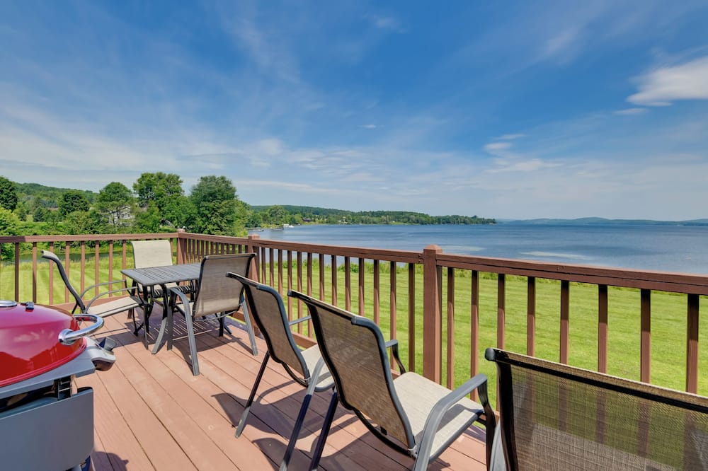 Lake Memphremagog Access: Newport Condo w/ Balcony - Coventry, VT
