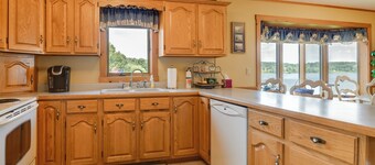 Lake Memphremagog Access: Newport Condo w/ Balcony