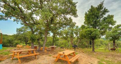 'galactikitty' - Quirky Cabin Near Lake Brownwood!