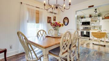 Cottage (2 Bedrooms) | Interior
