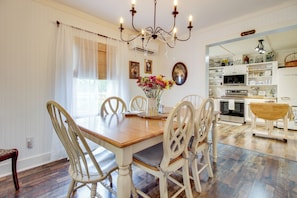 Interior - Shepard Cottage Near Wilmington & Wedding Venue (Burgaw)