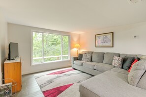 House (3 Bedrooms) | Interior - 1 Mi to Burr Oak Lake: Home w/ Deck & Patio! (Glouster)