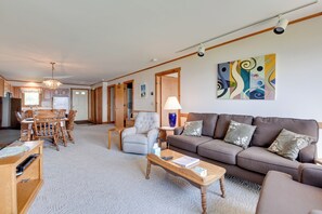 Apartment (2 Bedrooms) | Interior - Mtn Views & Pool Access: Lake Memphremagog Condo! (Newport Center)