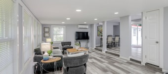12 Mi to Dtwn Lewes & Beach: Delaware Home w/ Deck