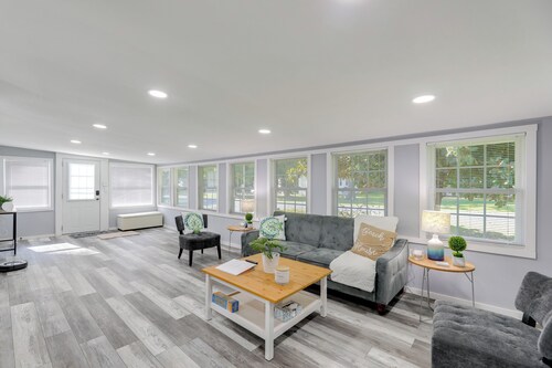 12 Mi to Dtwn Lewes & Beach: Delaware Home w/ Deck