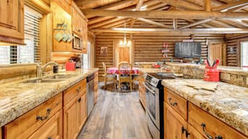 House (2 Bedrooms) | Interior