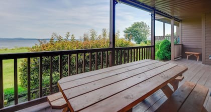 Community Boat Dock: Lake Memphremagog Condo!