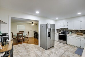 House (4 Bedrooms) | Interior