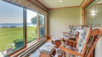 Apartment (2 Bedrooms) | Front of property