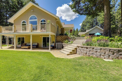 Studio w/ Shared Hot Tub: Walk to Happy's Inn