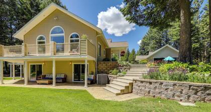 Studio w/ Shared Hot Tub: Walk to Happy's Inn