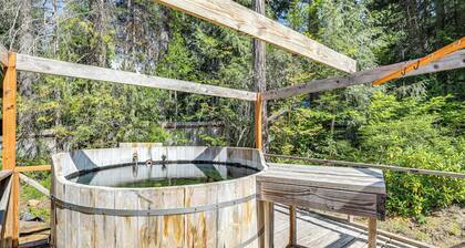 Spring-fed Soaking Tub! Lush Central Oregon Haven