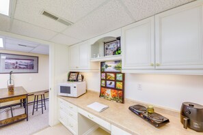 Apartment (3 Bedrooms) | Interior - Crystal Lake Retreat Apt: Walk to Happy's Inn! (Libby)