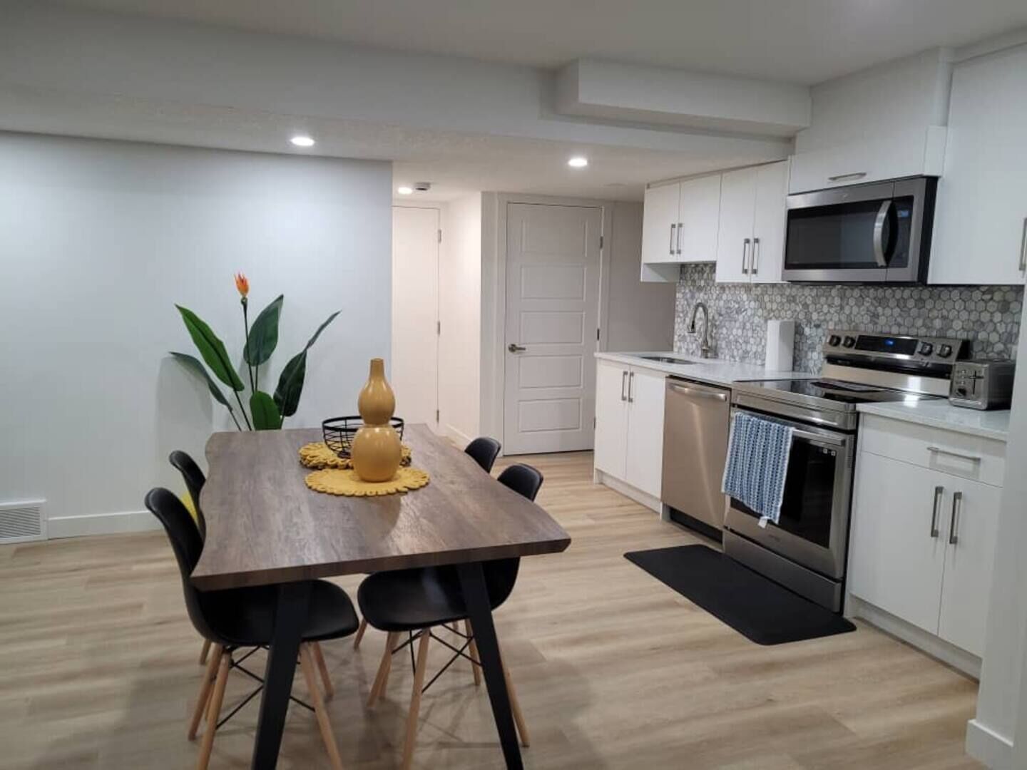 Microonde, forno, piano cottura, lavastoviglie