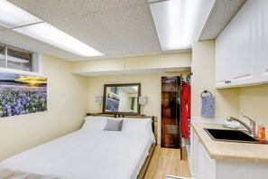 Interior - 5 Mi to State Park: Studio, Walk to Happy's Inn! (Libby)