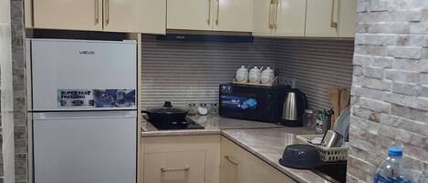 Apartment, 2 Bedrooms, Accessible, Smoking | Interior