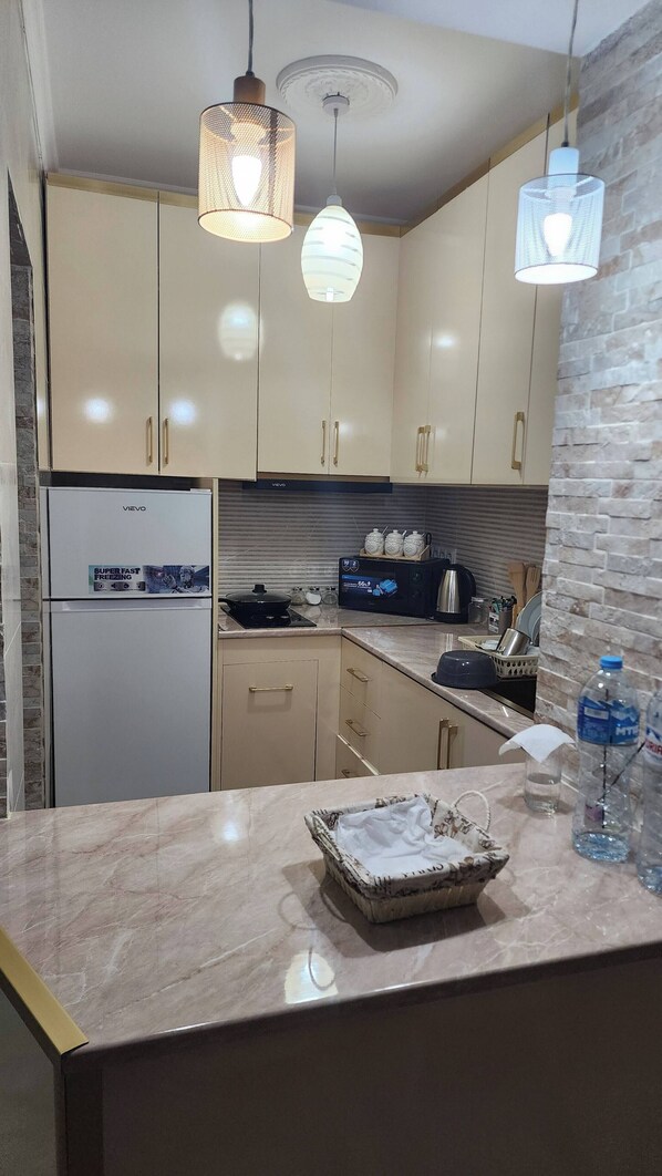 Apartment, 2 Bedrooms, Accessible, Smoking | Interior