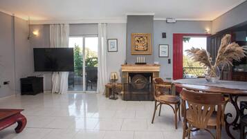 3 habitaciones, escritorio y acceso a internet