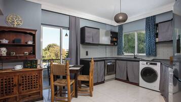 3 bedrooms, Internet