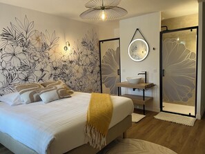 4 slaapkamers, een strijkplank/strijkijzer, internet, beddengoed