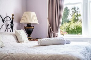 8 habitaciones, escritorio, tabla de planchar con plancha y wifi gratis 