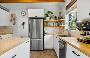 Oven, stovetop, dishwasher