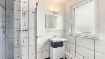 Dusche, Haartrockner, HandtĂŒcher