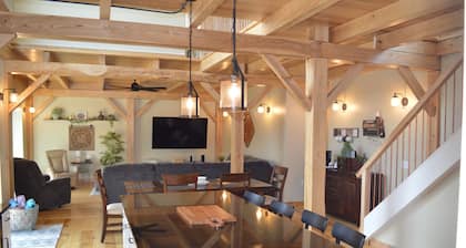 Lovely 3 bedroom home Brockport retreat. 4 miles from the Village of Brockport.