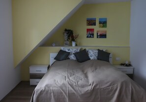 1 bedroom, iron/ironing board, WiFi, bed sheets