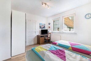 Iron/ironing board, WiFi, bed sheets