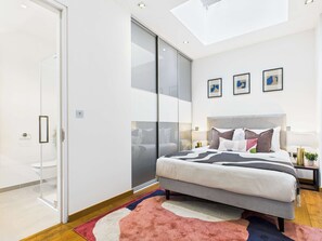 2 bedrooms, desk, iron/ironing board, travel cot