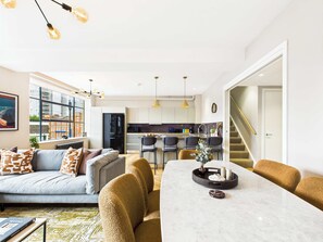 Interior - Luxury 2-Bedroom Duplex in London's Tech Hub (Greater London)