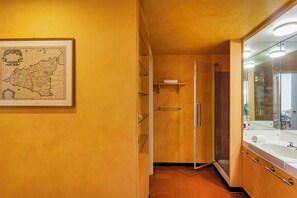 Apartment, Meerblick | Badezimmer | Haartrockner, Handtücher, Seife, Shampoo
