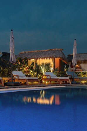 Outdoor pool, free pool cabanas, pool umbrellas