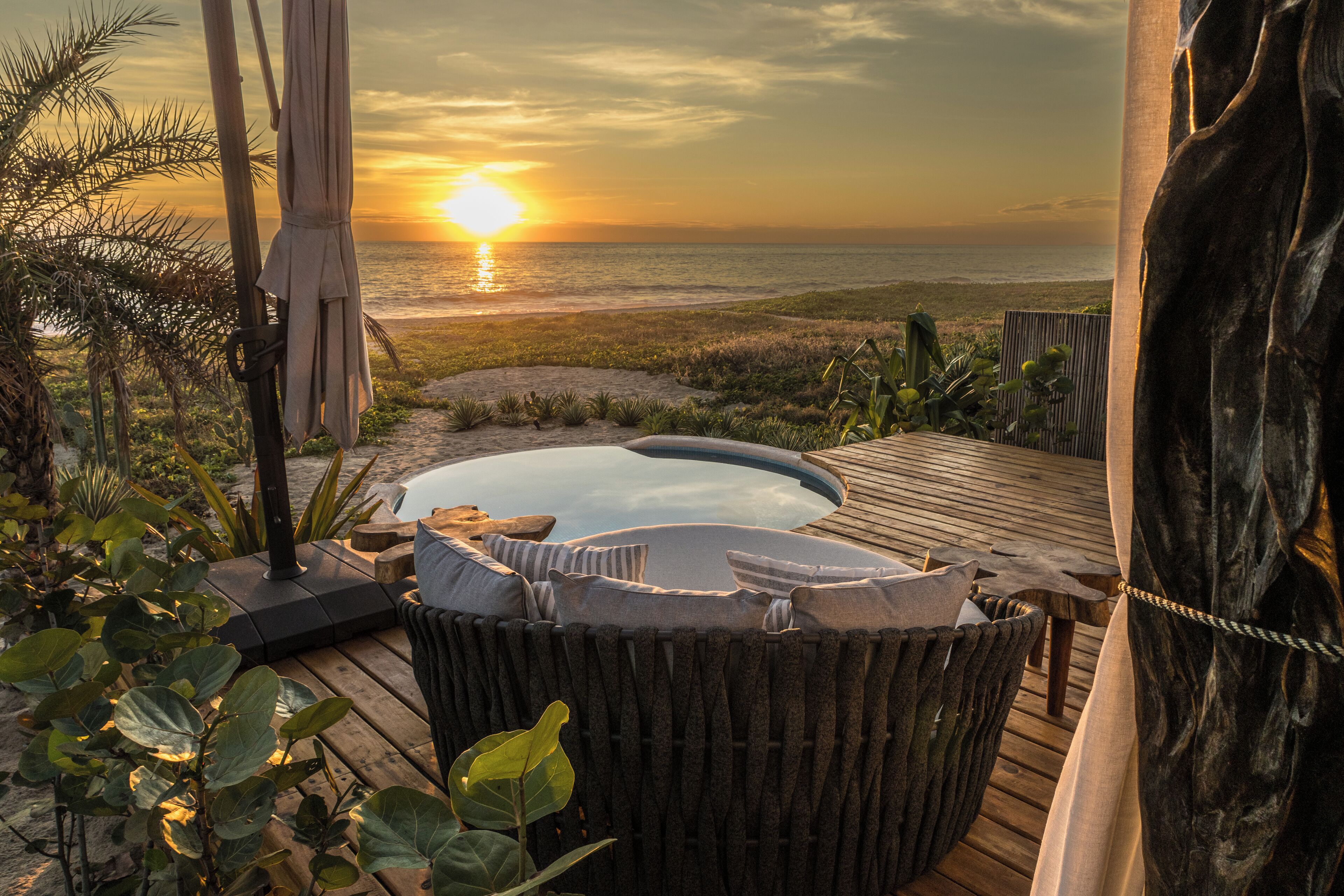 Suite superior, vistas al mar | Caja fuerte, escritorio, wifi gratis