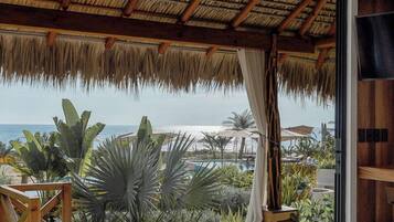 Suite Deluxe, vista al océano | Caja de seguridad en la habitación, escritorio y wifi gratis