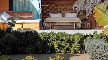 Suite Deluxe, vista al océano | Caja de seguridad en la habitación, escritorio y wifi gratis