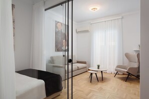 2 bedrooms, iron/ironing board, travel cot, free WiFi