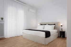 2 chambres, fer et planche à repasser, lit de bébé portatif