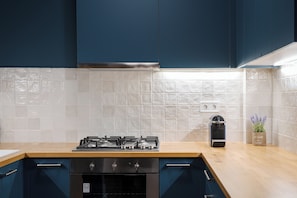 Fridge, oven, stovetop, coffee/tea maker - Acropolis Classy Apartment Two (Athens)