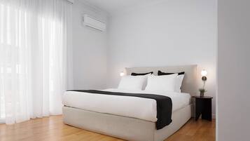 2 habitaciones, tabla de planchar con plancha y cuna de viaje