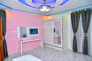 مساحة عمل للكمبيوتر المحمول وواي فاي مجا نًا