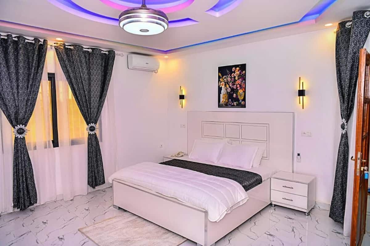 Habitación Confort doble | Espacio para trabajar con un portátil y wifi gratis