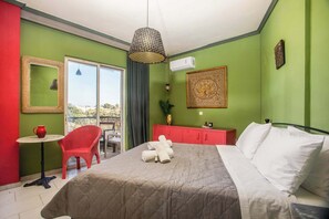 3 bedrooms, desk, iron/ironing board, travel cot