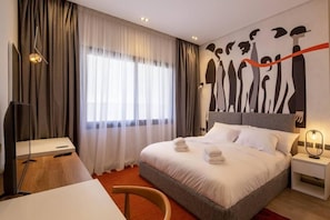 Appartement, balcon, vue jardin | Coffres-forts dans les chambres, fer et planche à repasser