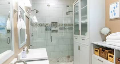 Lowcountry Family Getaway-A Charleston Adventure Awaits-Spacious & Pet-Friendly!