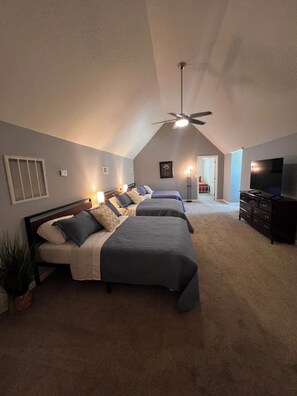 4 bedrooms, iron/ironing board, Internet, bed sheets
